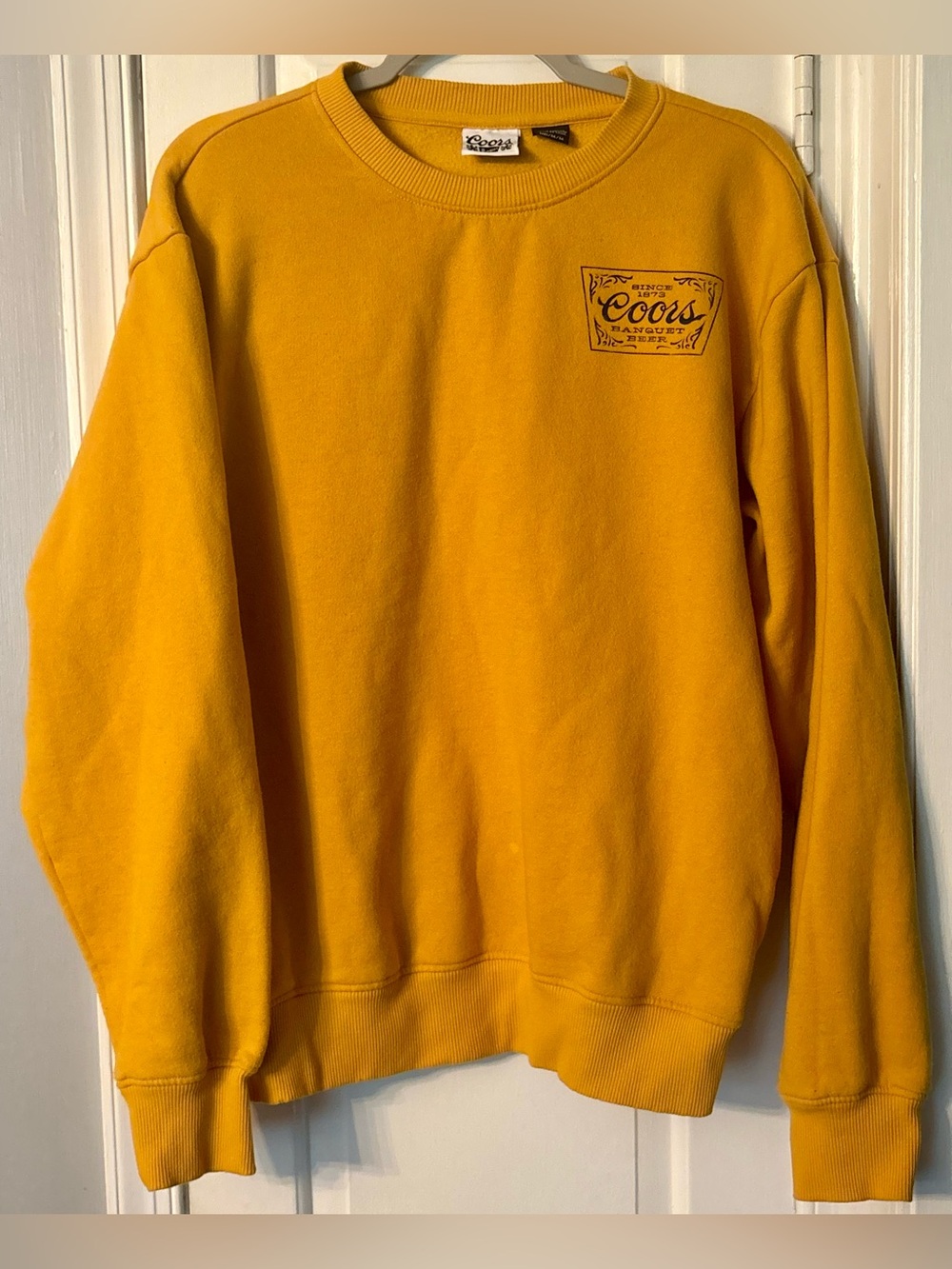 Perfect For Fall Mustard Yellow Coors Banquet Beer Crewneck Sweatshirt - size M